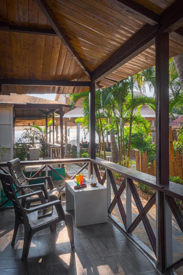 Hotel Cuba Patnem à Patnem Beach Extérieur photo