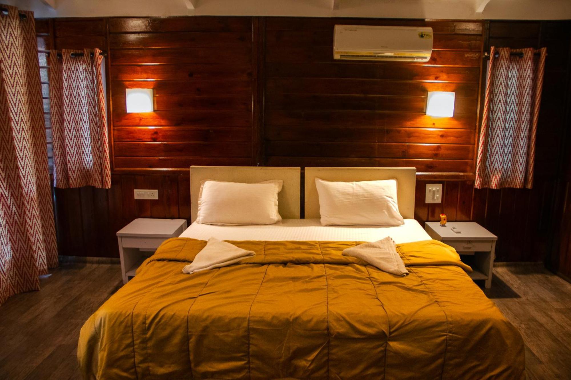 Hotel Cuba Patnem à Patnem Beach Extérieur photo