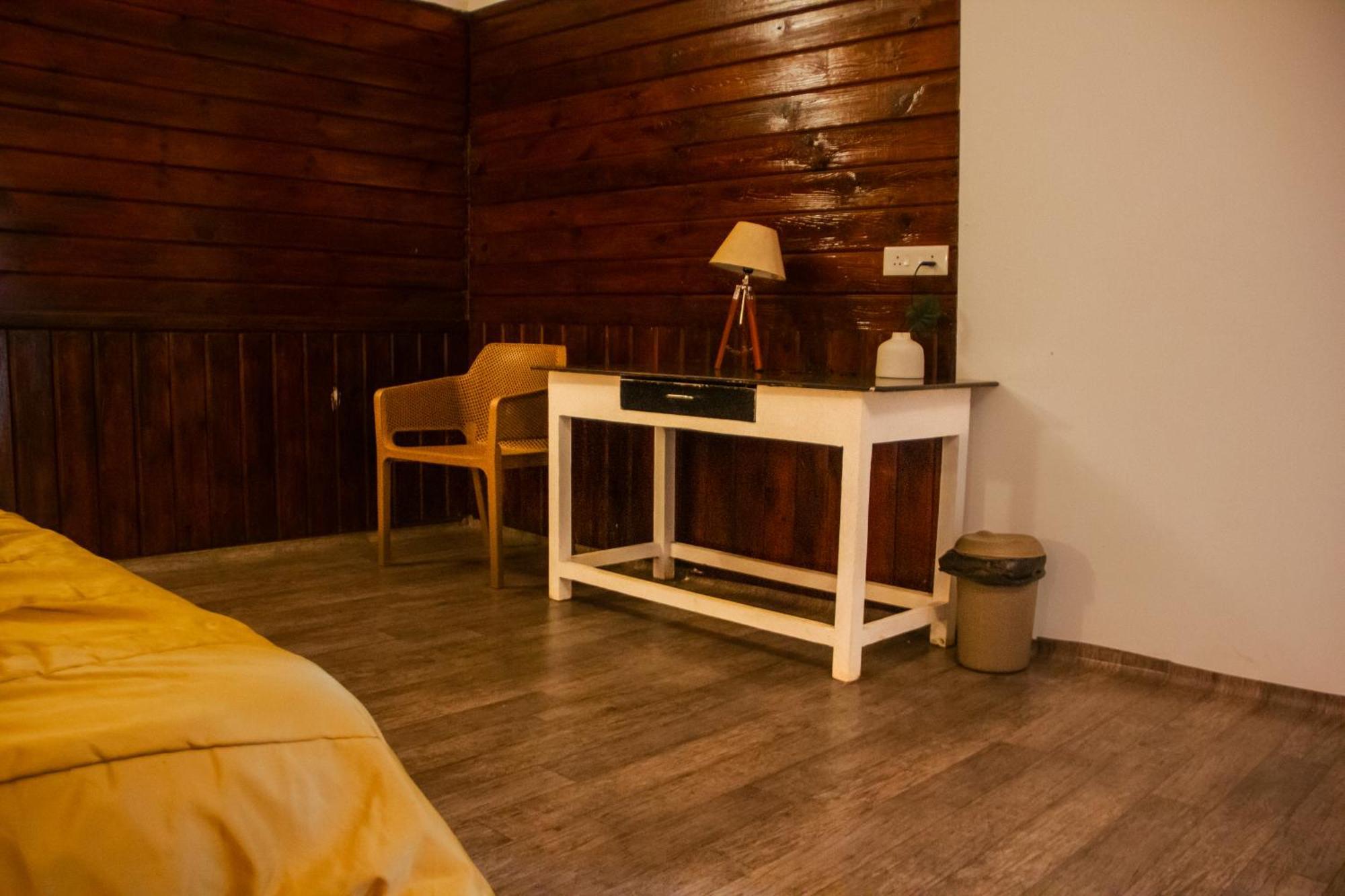 Hotel Cuba Patnem à Patnem Beach Extérieur photo