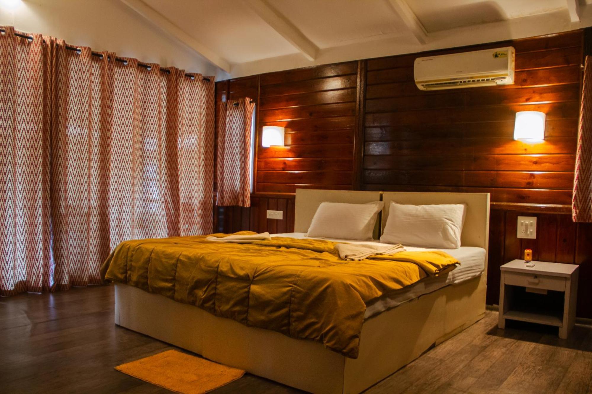 Hotel Cuba Patnem à Patnem Beach Extérieur photo