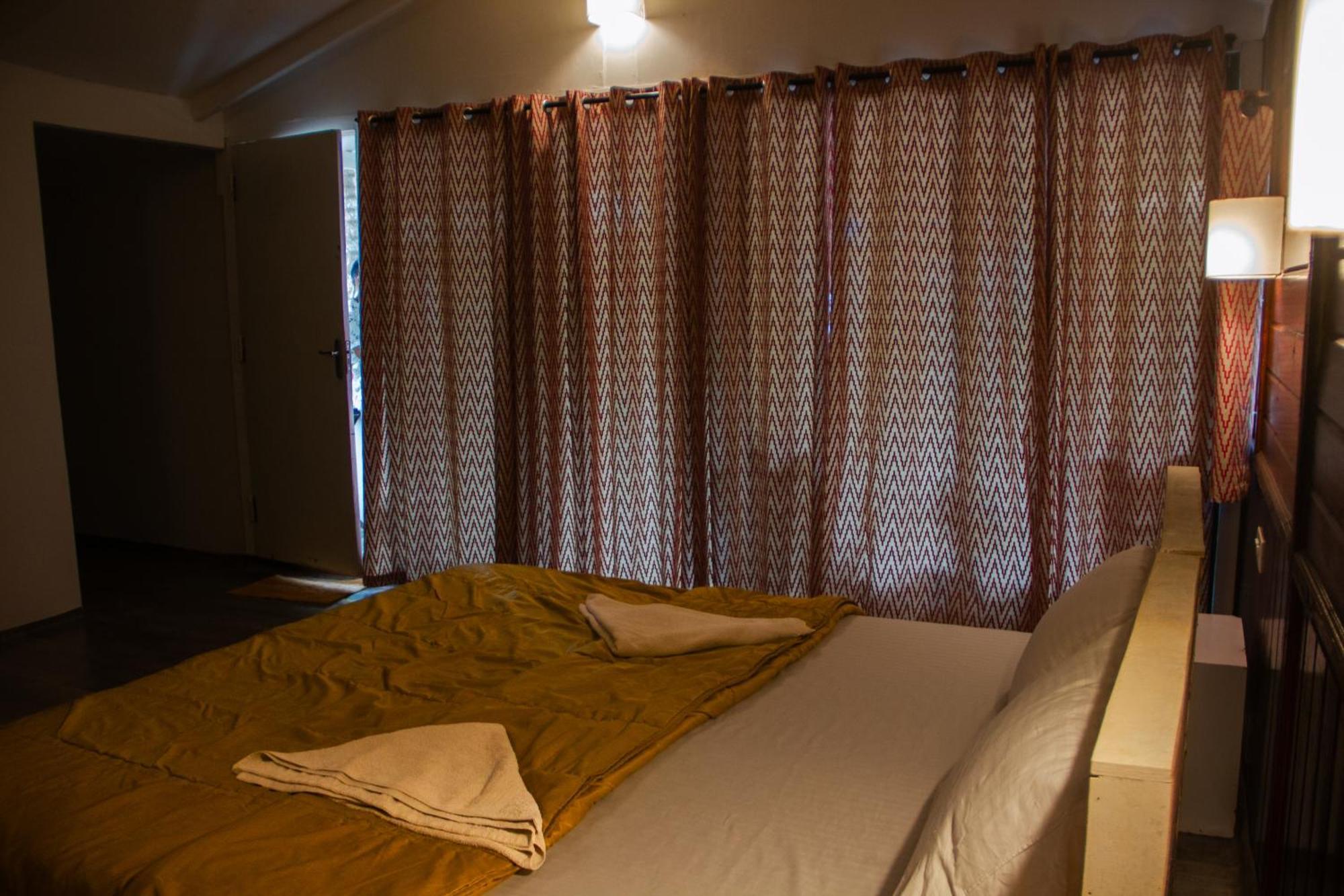 Hotel Cuba Patnem à Patnem Beach Extérieur photo