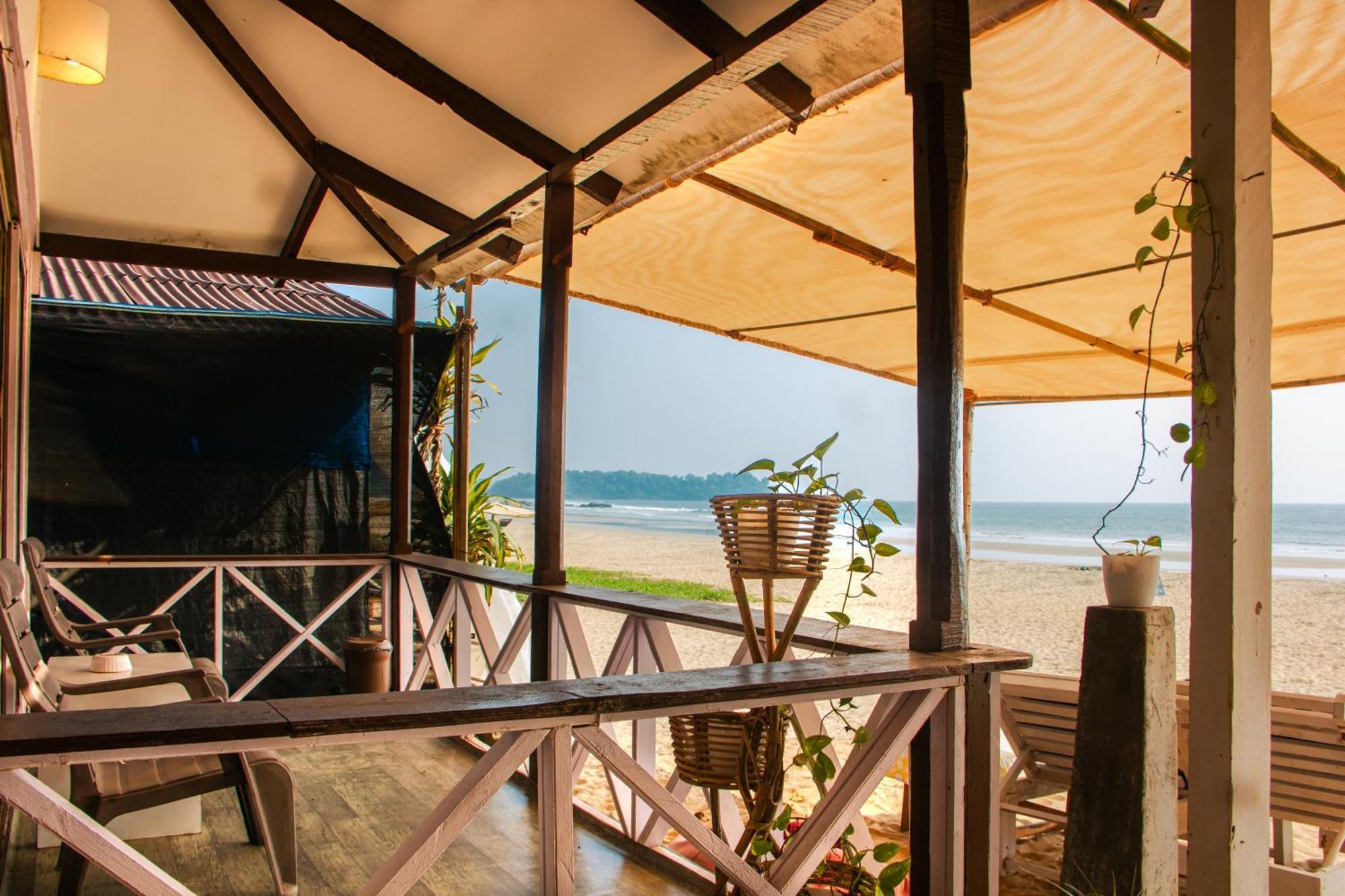 Hotel Cuba Patnem à Patnem Beach Extérieur photo