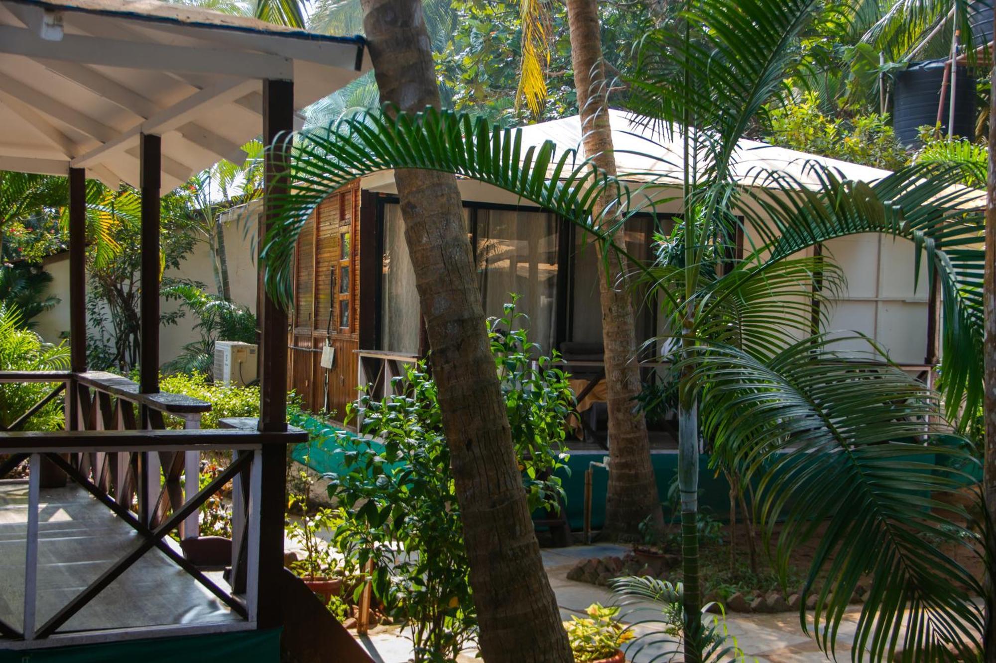 Hotel Cuba Patnem à Patnem Beach Extérieur photo