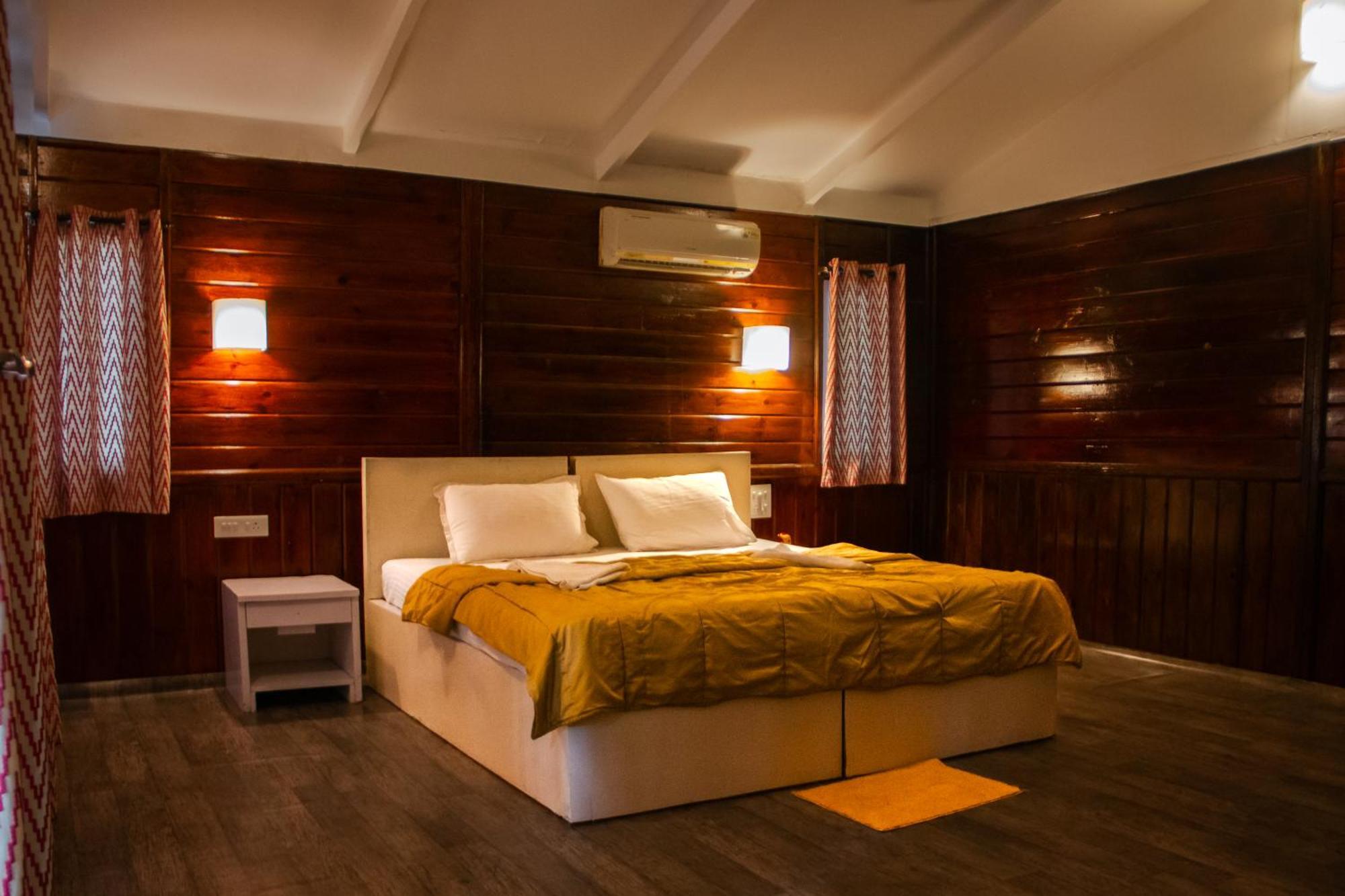 Hotel Cuba Patnem à Patnem Beach Extérieur photo